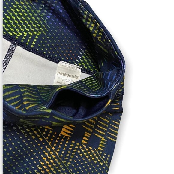 Patagonia Outdoor Geometric Designer Legging Tights / Yoga Pant Capris Womens XS - Picture 3 of 4